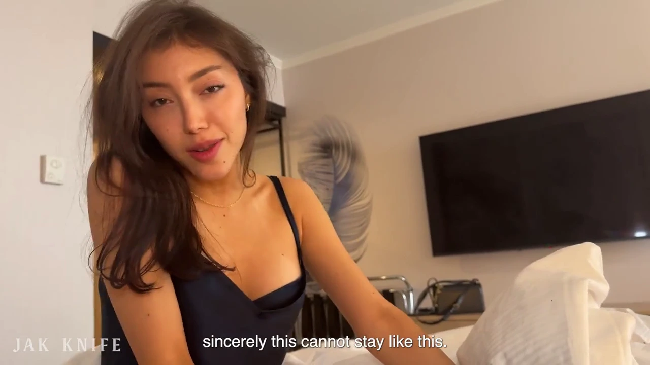 Hot Spanish woman uses body language to seduce American man - Ruth Lee porn video
